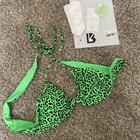 NWT GREEN LEOPARD SANTORINI BIKINI TOP SZ S - Picture 2 of 9